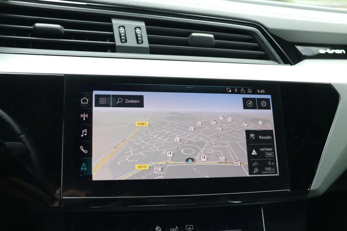 e-tron 313PK |2x S-LINE| BlackEdition AdaptiveCruise Panodak Luchtvering Trekhaak AppleCarplay Sfeerverlicht Led 87000KM BJ2019