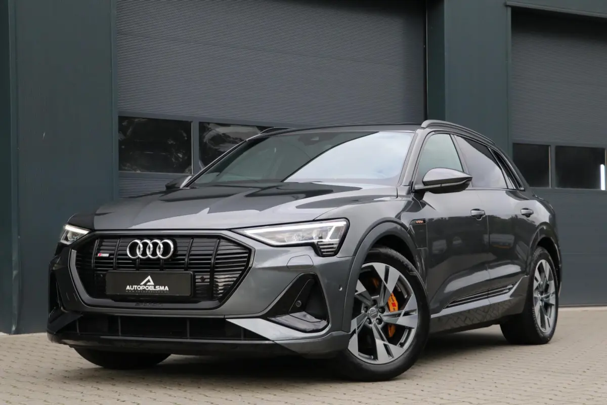 e-tron 313PK |2x S-LINE| BlackEdition AdaptiveCruise Panodak Luchtvering Trekhaak AppleCarplay Sfeerverlicht Led 87000KM BJ2019