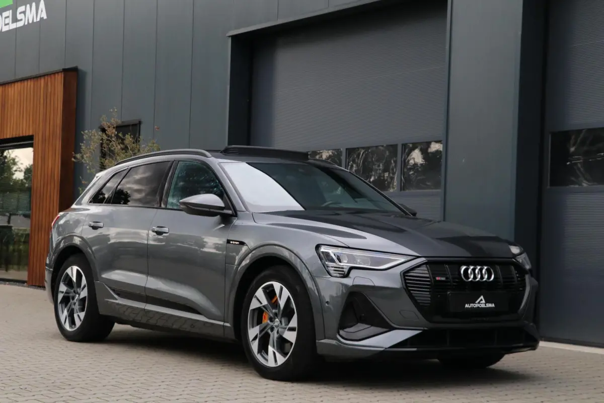 e-tron 313PK |2x S-LINE| BlackEdition AdaptiveCruise Panodak Luchtvering Trekhaak AppleCarplay Sfeerverlicht Led 87000KM BJ2019