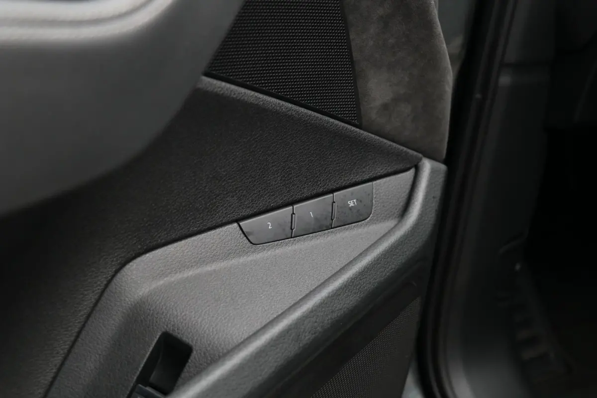 e-tron 313PK |2x S-LINE| BlackEdition AdaptiveCruise Panodak Luchtvering Trekhaak AppleCarplay Sfeerverlicht Led 87000KM BJ2019