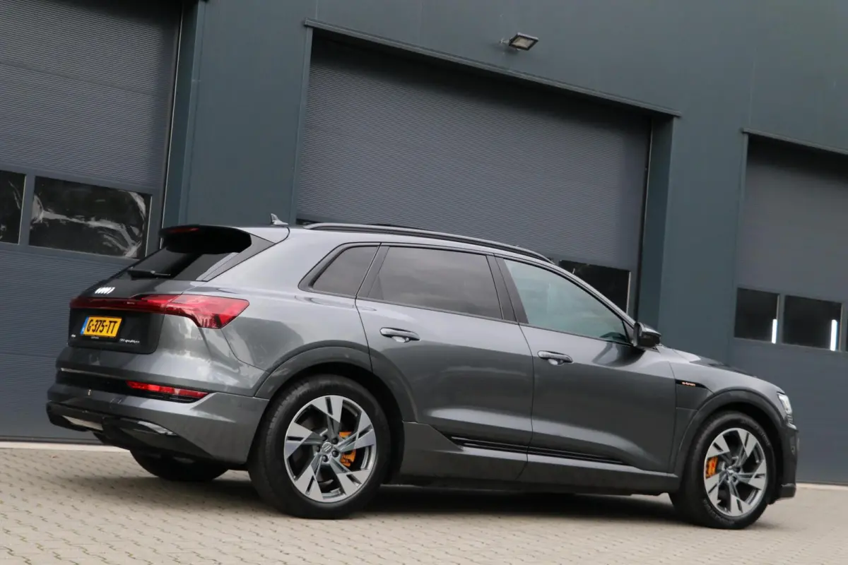 e-tron 313PK |2x S-LINE| BlackEdition AdaptiveCruise Panodak Luchtvering Trekhaak AppleCarplay Sfeerverlicht Led 87000KM BJ2019