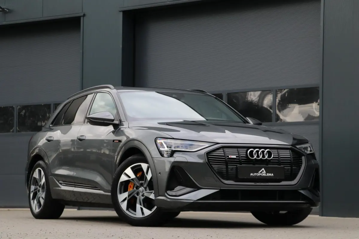 e-tron 313PK |2x S-LINE| BlackEdition AdaptiveCruise Panodak Luchtvering Trekhaak AppleCarplay Sfeerverlicht Led 87000KM BJ2019