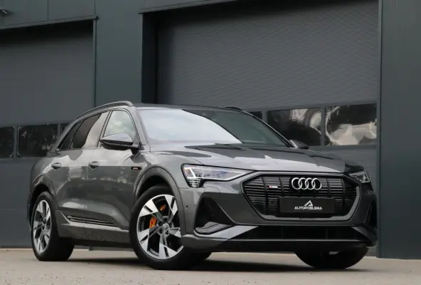 e-tron 313PK |2x S-LINE| BlackEdition AdaptiveCruise Panodak Luchtvering Trekhaak AppleCarplay Sfeerverlicht Led 87000KM BJ2019