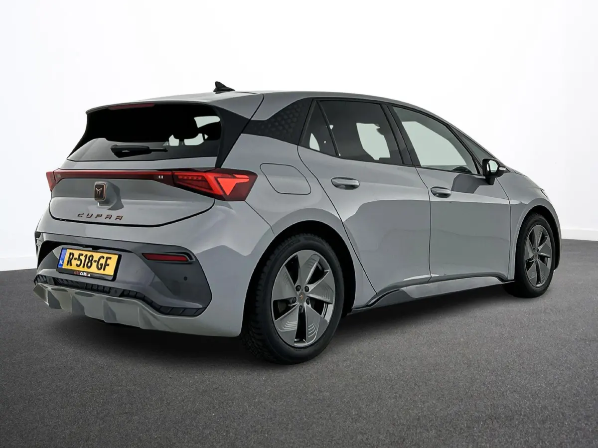 Business 62 kWh Automaat | Demo! |Navigatie Apple Carplay/ Android Auto Camera Parkeersensoren Adaptive Cruise Control Stoel- en stuurverwarming Full Led Climate Control Lichtmetalen velgen