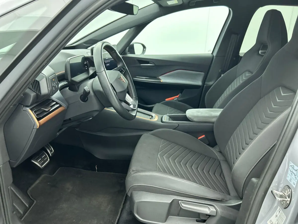 Business 62 kWh Automaat | Demo! |Navigatie Apple Carplay/ Android Auto Camera Parkeersensoren Adaptive Cruise Control Stoel- en stuurverwarming Full Led Climate Control Lichtmetalen velgen