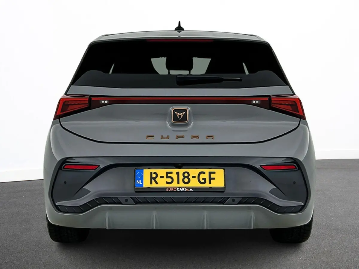 Business 62 kWh Automaat | Demo! |Navigatie Apple Carplay/ Android Auto Camera Parkeersensoren Adaptive Cruise Control Stoel- en stuurverwarming Full Led Climate Control Lichtmetalen velgen