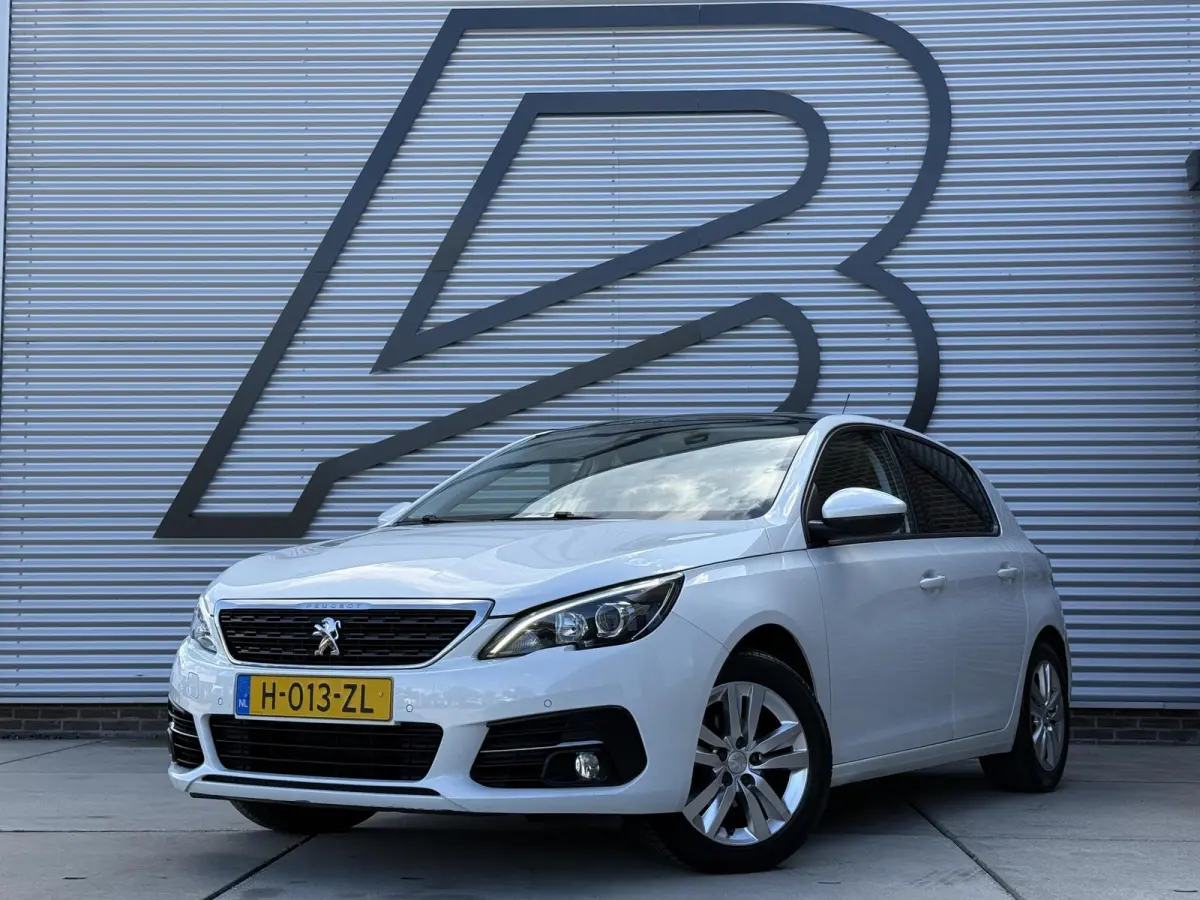 1.2 PureTech Blue Lease Executive 2e Eigenaar|Navi|Pano|Carplay|Clima|Cruise|PDC|Trekhaak|D-riem vv in 2026|N.A.P|Nieuwe APK bij Aflevering