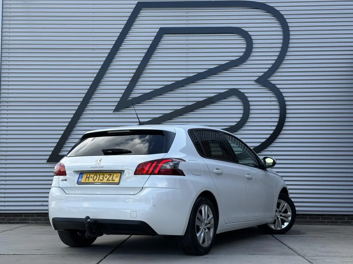 1.2 PureTech Blue Lease Executive 2e Eigenaar|Navi|Pano|Carplay|Clima|Cruise|PDC|Trekhaak|D-riem vv in 2026|N.A.P|Nieuwe APK bij Aflevering