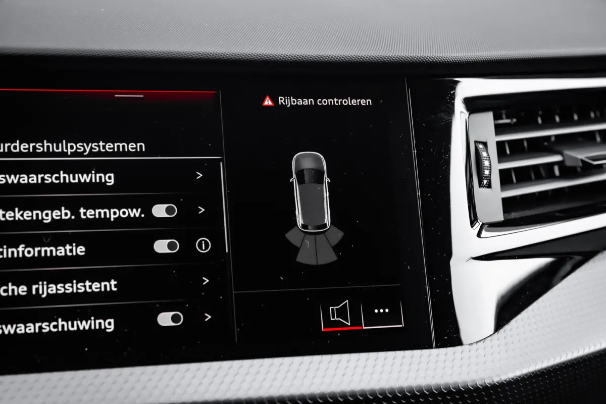 25 TFSI S edition | Stoelverwarming | 17" | | Alarm klasse 1(startblokkering) | Apple Carplay/Android Auto|telefoonintegratie premium | Cruise control