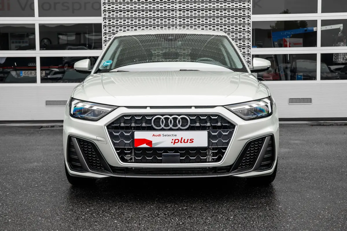 25 TFSI S edition | Stoelverwarming | 17" | | Alarm klasse 1(startblokkering) | Apple Carplay/Android Auto|telefoonintegratie premium | Cruise control