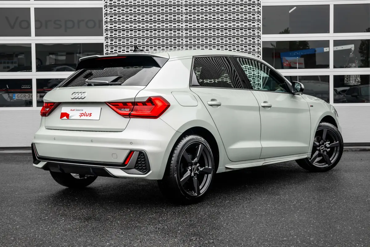 25 TFSI S edition | Stoelverwarming | 17" | | Alarm klasse 1(startblokkering) | Apple Carplay/Android Auto|telefoonintegratie premium | Cruise control