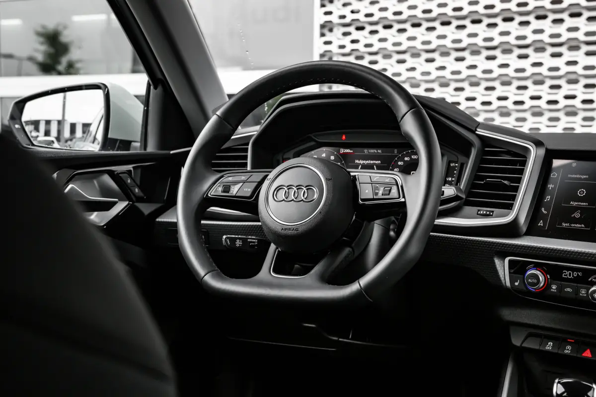 25 TFSI S edition | Stoelverwarming | 17" | | Alarm klasse 1(startblokkering) | Apple Carplay/Android Auto|telefoonintegratie premium | Cruise control