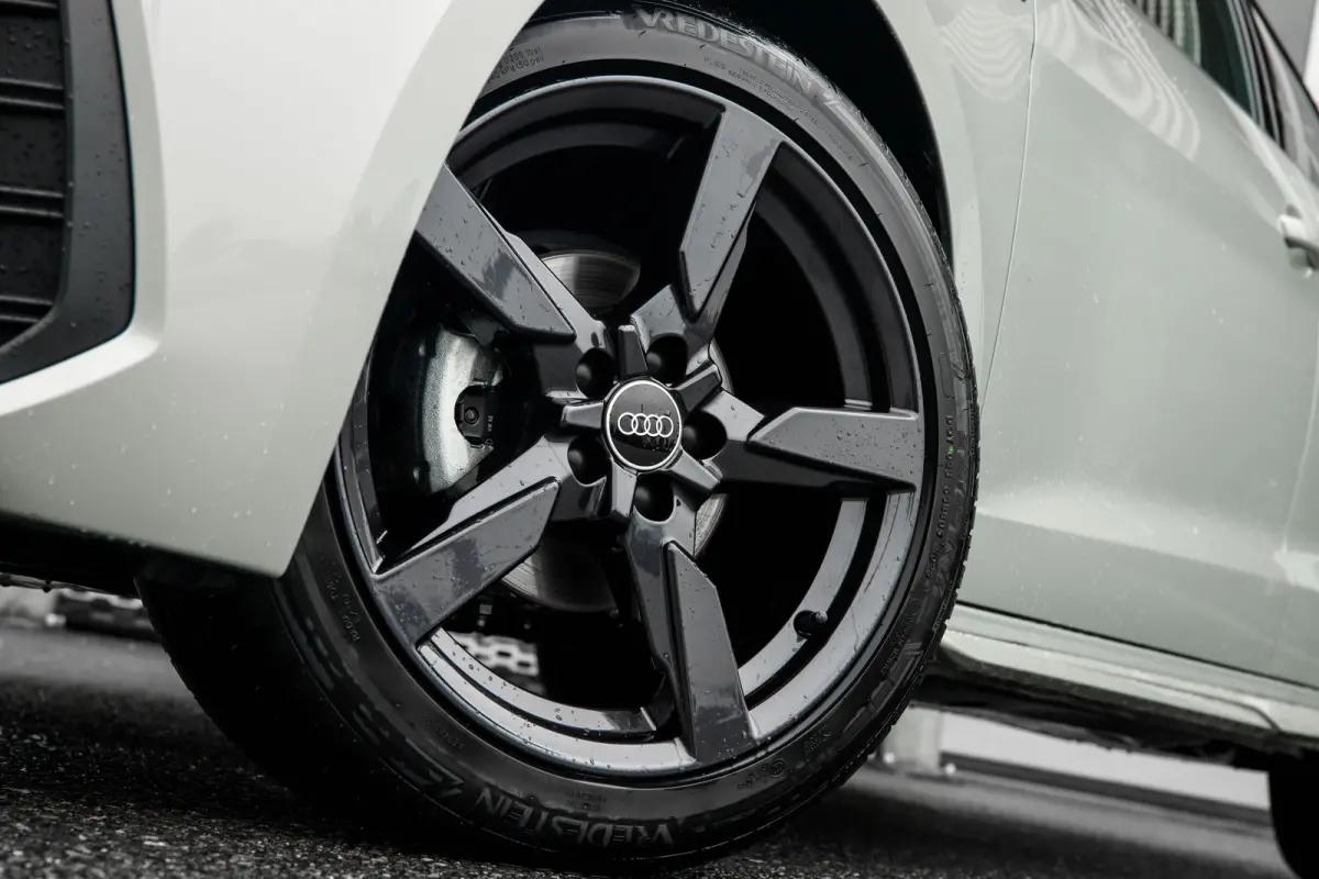 25 TFSI S edition | Stoelverwarming | 17" | | Alarm klasse 1(startblokkering) | Apple Carplay/Android Auto|telefoonintegratie premium | Cruise control