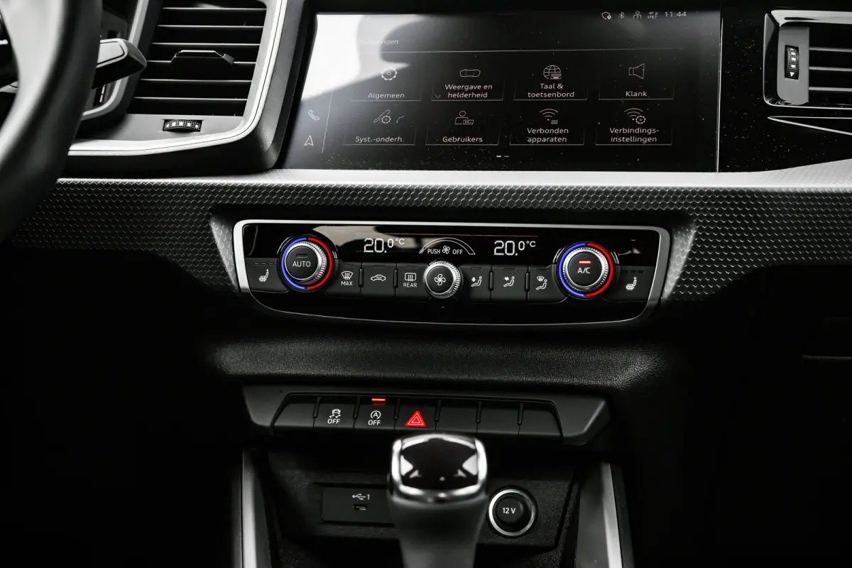 25 TFSI S edition | Stoelverwarming | 17" | | Alarm klasse 1(startblokkering) | Apple Carplay/Android Auto|telefoonintegratie premium | Cruise control