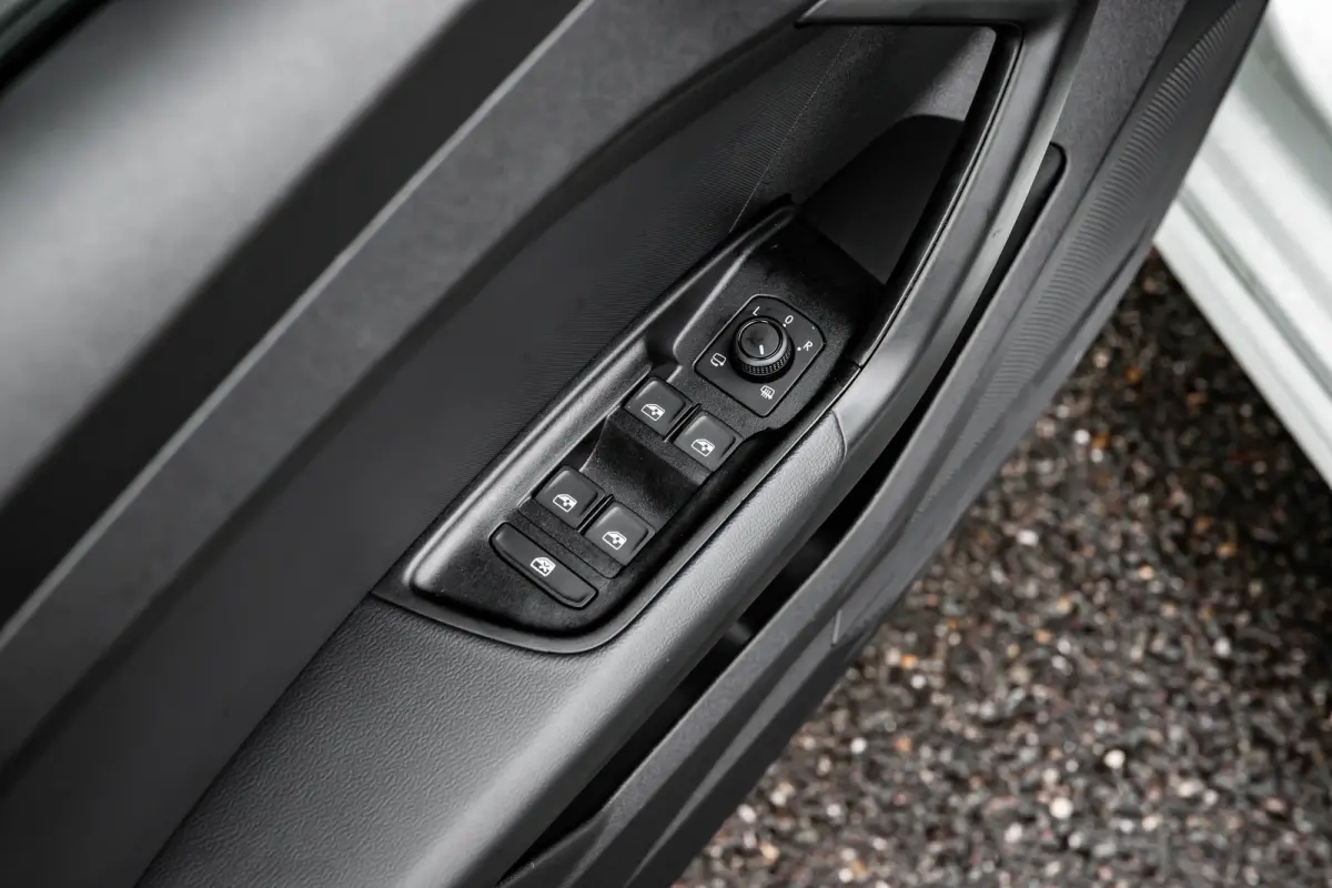 25 TFSI S edition | Stoelverwarming | 17" | | Alarm klasse 1(startblokkering) | Apple Carplay/Android Auto|telefoonintegratie premium | Cruise control