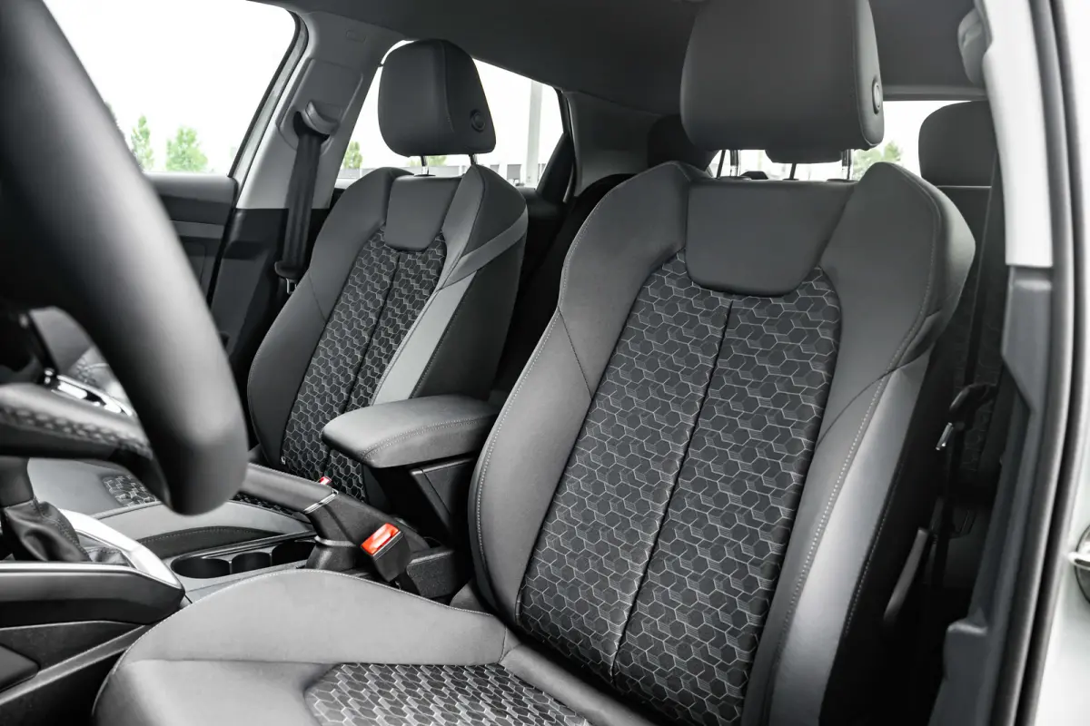 25 TFSI S edition | Stoelverwarming | 17" | | Alarm klasse 1(startblokkering) | Apple Carplay/Android Auto|telefoonintegratie premium | Cruise control