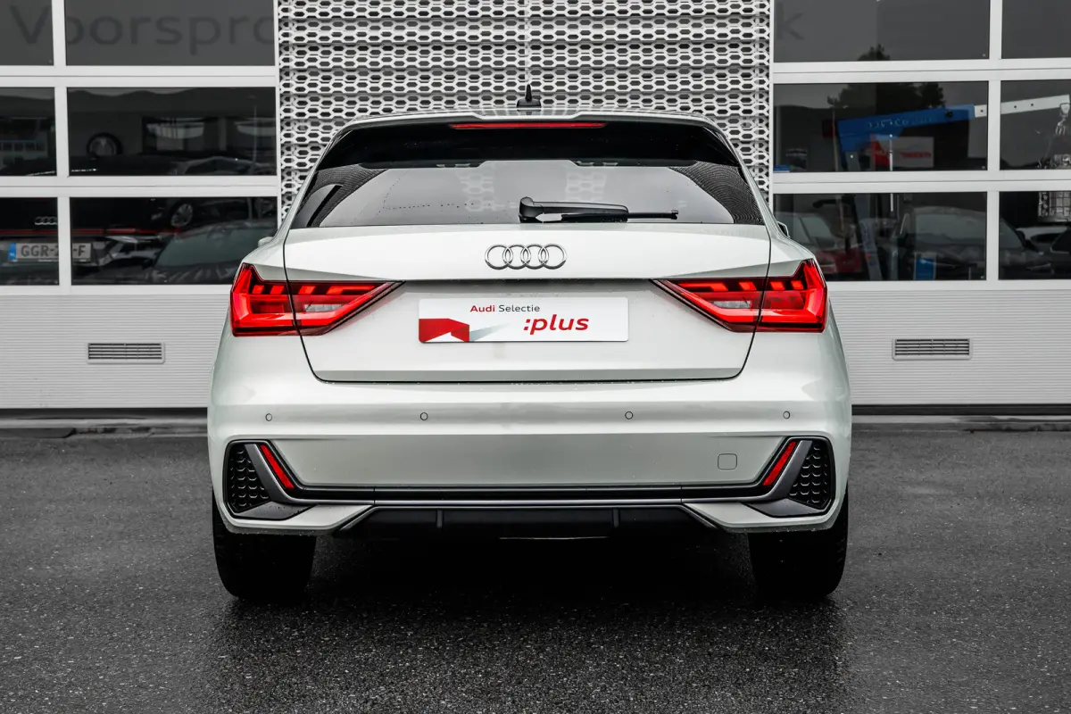 25 TFSI S edition | Stoelverwarming | 17" | | Alarm klasse 1(startblokkering) | Apple Carplay/Android Auto|telefoonintegratie premium | Cruise control