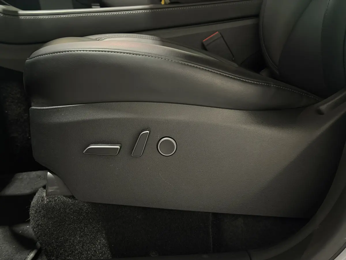 Long Range AWD 75 kWh | ACC | Stoelen verwarmd | Keyless