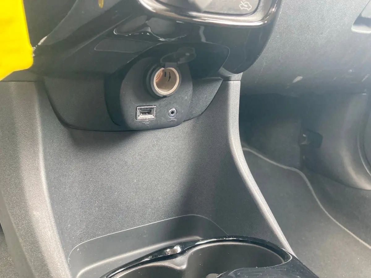 1.0 VTi Feel | Airco | Bluetooth | Chrome delen | NL auto |