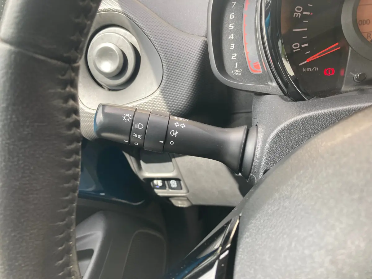 1.0 VTi Feel | Airco | Bluetooth | Chrome delen | NL auto |