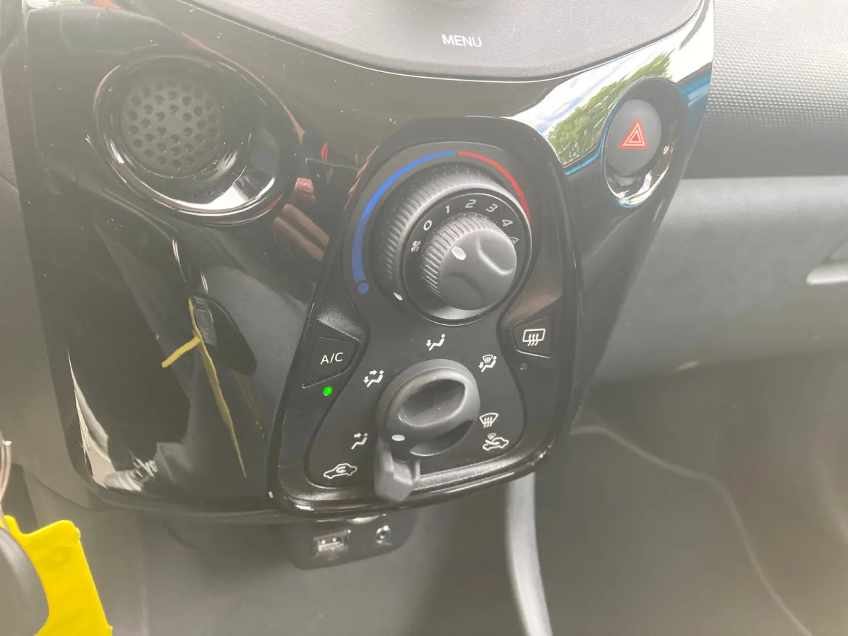 1.0 VTi Feel | Airco | Bluetooth | Chrome delen | NL auto |