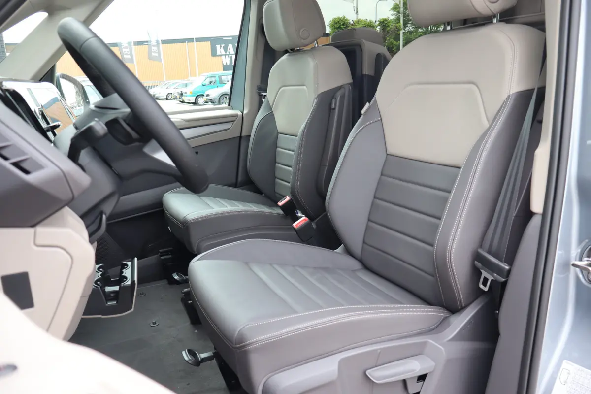 eHybrid 4MOTION L2 | Bulli | Leder | Glazen Dak | Vis-a-Vis | Houtlook Vloer | 4-Seizoenen Banden