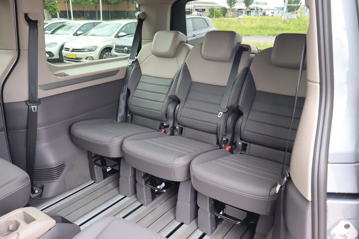 eHybrid 4MOTION L2 | Bulli | Leder | Glazen Dak | Vis-a-Vis | Houtlook Vloer | 4-Seizoenen Banden