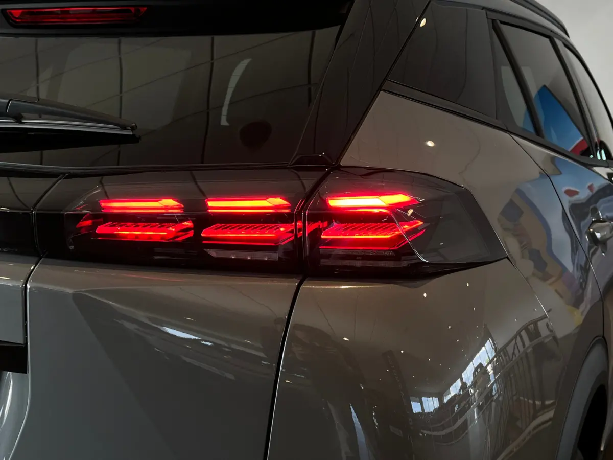 1.2 Hybrid 145 Allure VOORRAAD ACTIE | 8 JAAR GARANTIE | Airco (automatisch) | Apple Carplay/Android Auto|telefoonintegratie premium | Armsteun voor