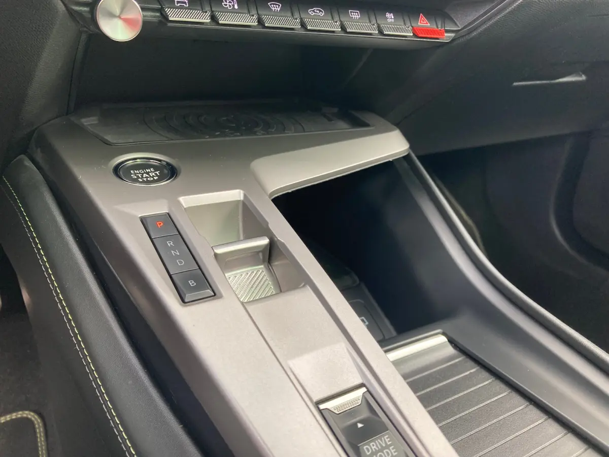 Hybrid 225 GT | Clima | Focal audio | Panoramadak | Elektrische stoel met massage | Full Optie !! |