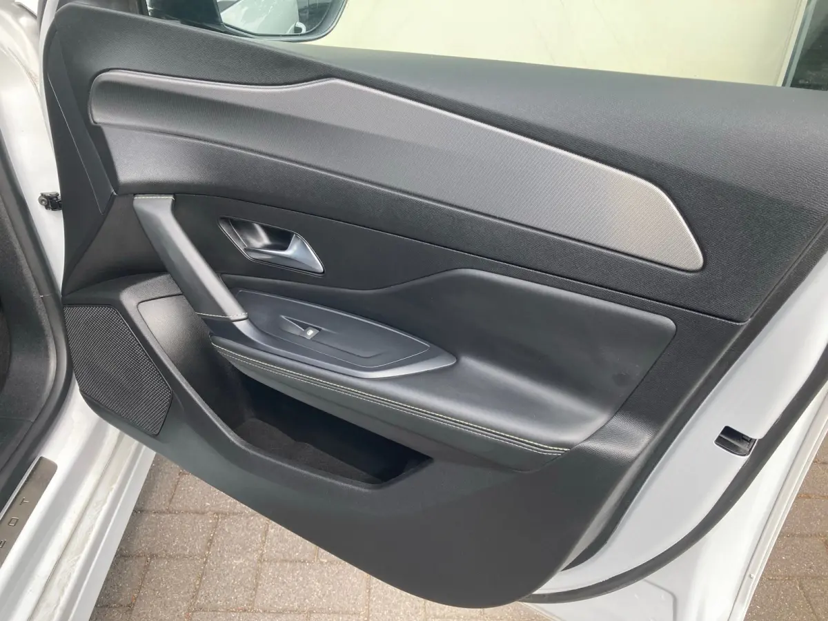 Hybrid 225 GT | Clima | Focal audio | Panoramadak | Elektrische stoel met massage | Full Optie !! |