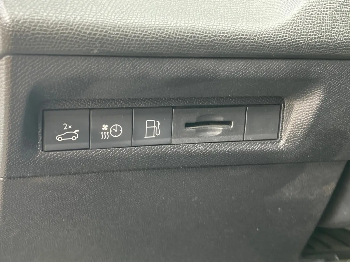Hybrid 225 GT | Clima | Focal audio | Panoramadak | Elektrische stoel met massage | Full Optie !! |