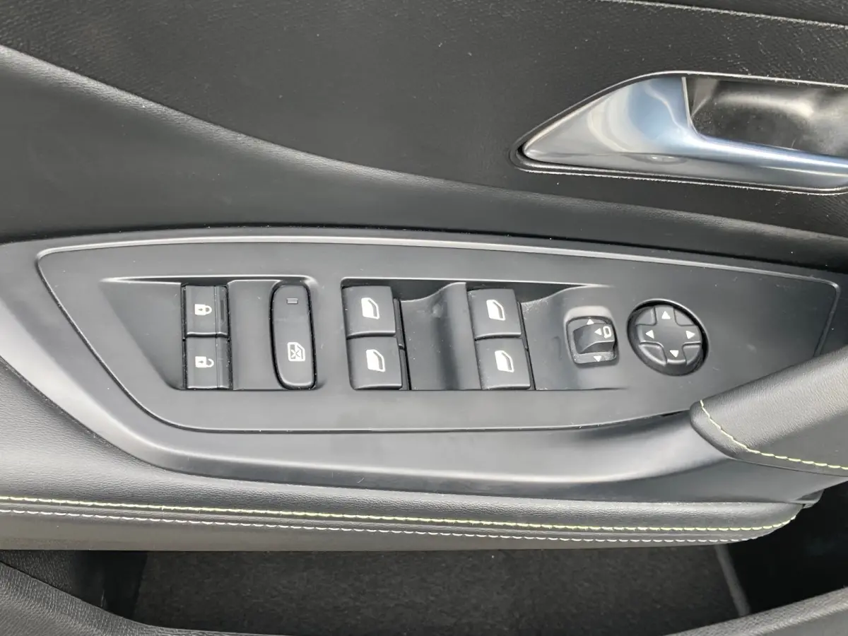 Hybrid 225 GT | Clima | Focal audio | Panoramadak | Elektrische stoel met massage | Full Optie !! |