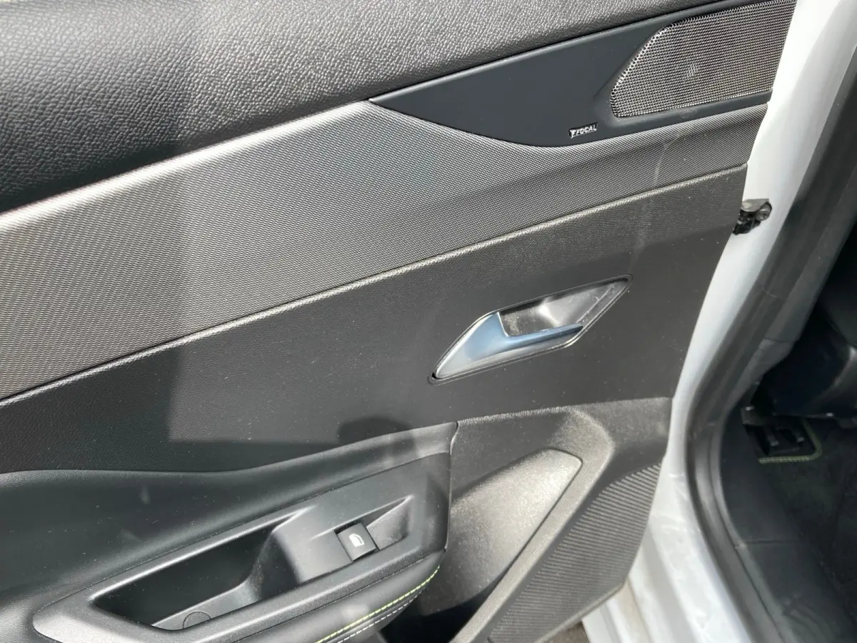 Hybrid 225 GT | Clima | Focal audio | Panoramadak | Elektrische stoel met massage | Full Optie !! |