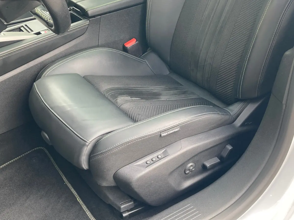 Hybrid 225 GT | Clima | Focal audio | Panoramadak | Elektrische stoel met massage | Full Optie !! |