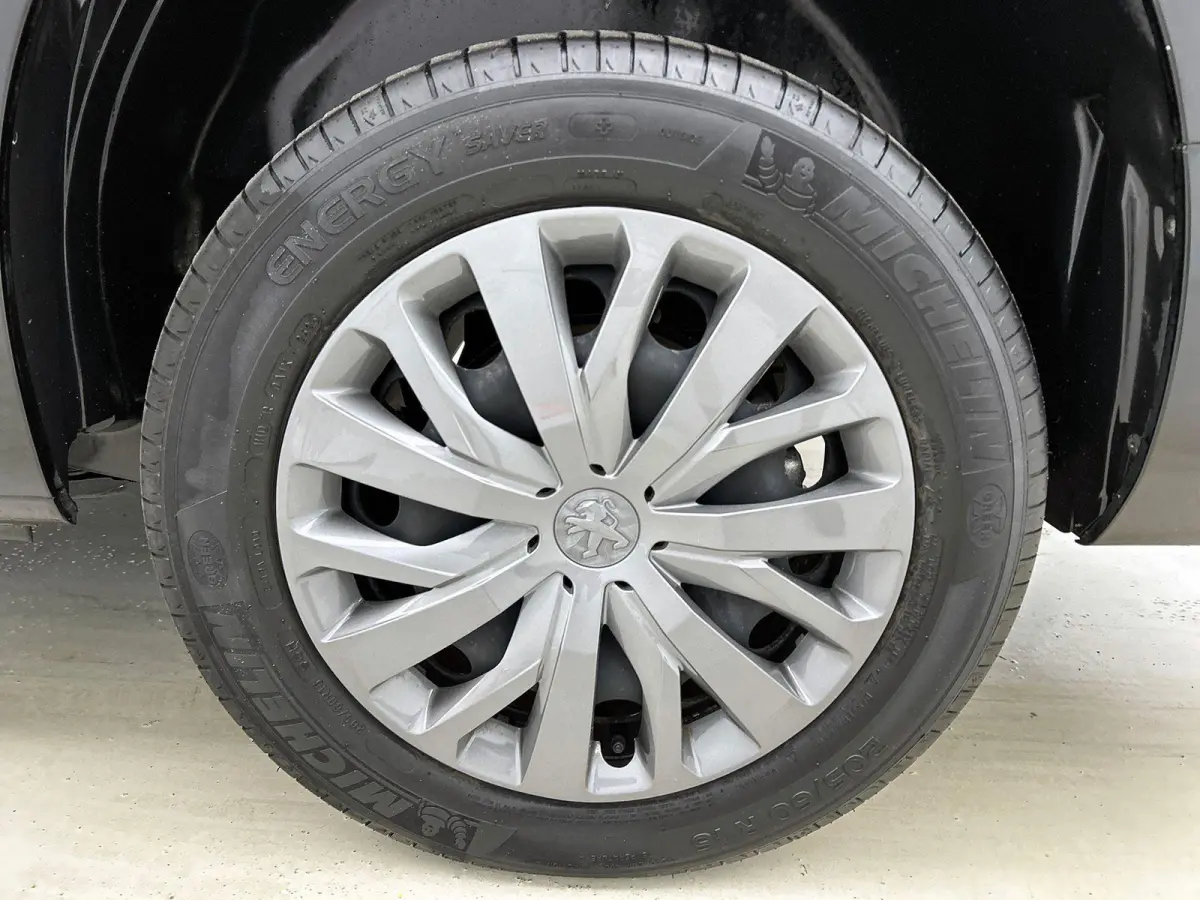 1.5 BlueHDi 100 S&S L2 Airco Bluetooth Parkeersensoren