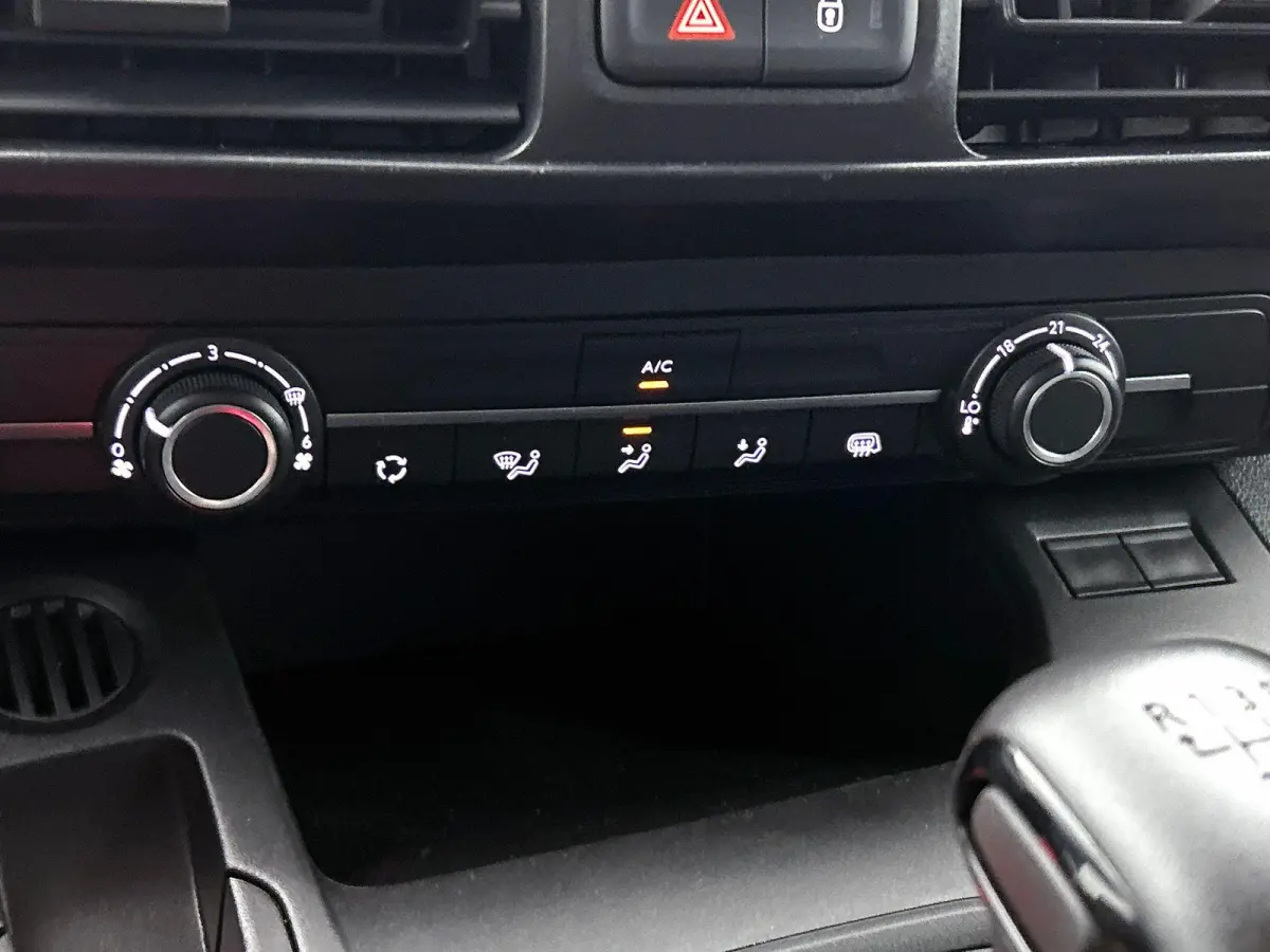 1.5 BlueHDi 100 S&S L2 Airco Bluetooth Parkeersensoren