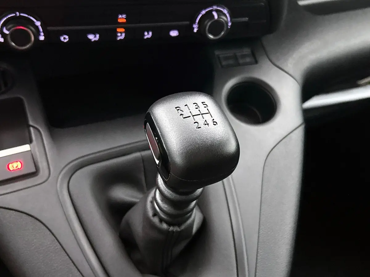 1.5 BlueHDi 100 S&S L2 Airco Bluetooth Parkeersensoren