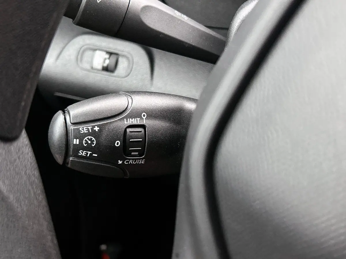 1.5 BlueHDi 100 S&S L2 Airco Bluetooth Parkeersensoren