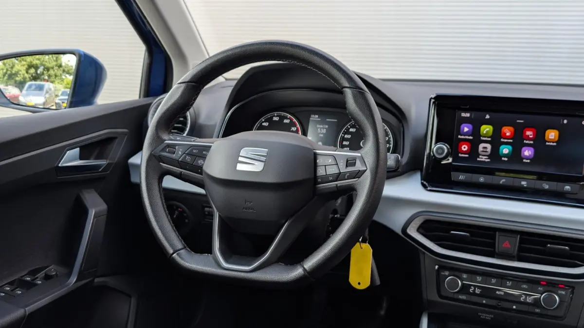 1.0 TSI 95pk Style | App connect | Climatronic | PDC achter