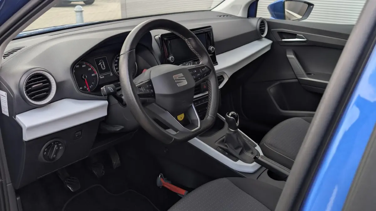 1.0 TSI 95pk Style | App connect | Climatronic | PDC achter