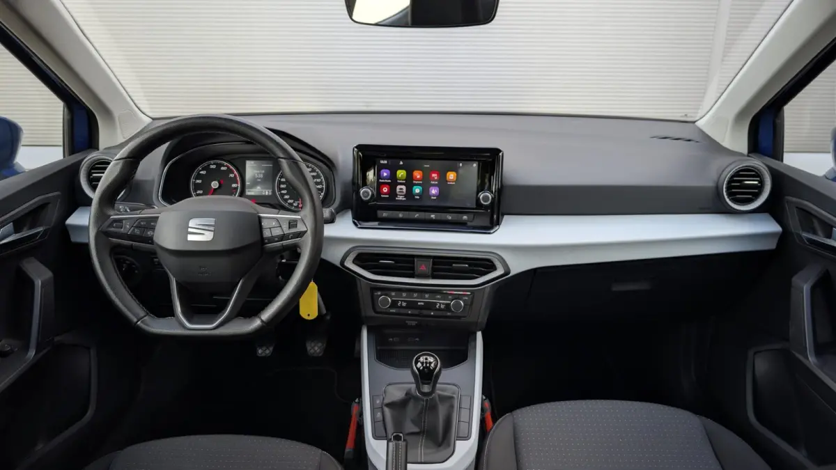 1.0 TSI 95pk Style | App connect | Climatronic | PDC achter
