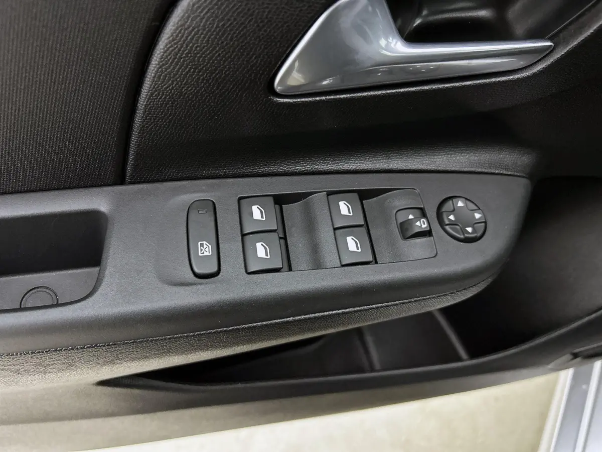 1.2 Turbo Hybrid Edition | 110pk | Apple Carplay/Android Auto | Camera | 4.000km! |