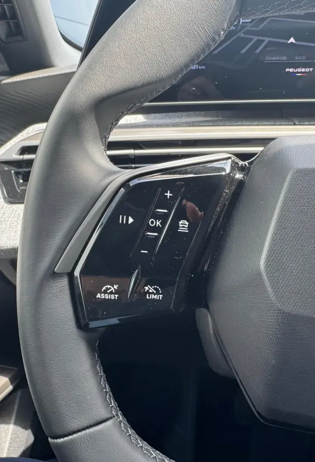 1.2 Hybrid 136 Allure | Panoramic Navigation | Camera | Adaptieve Cruise Control | Trekhaak