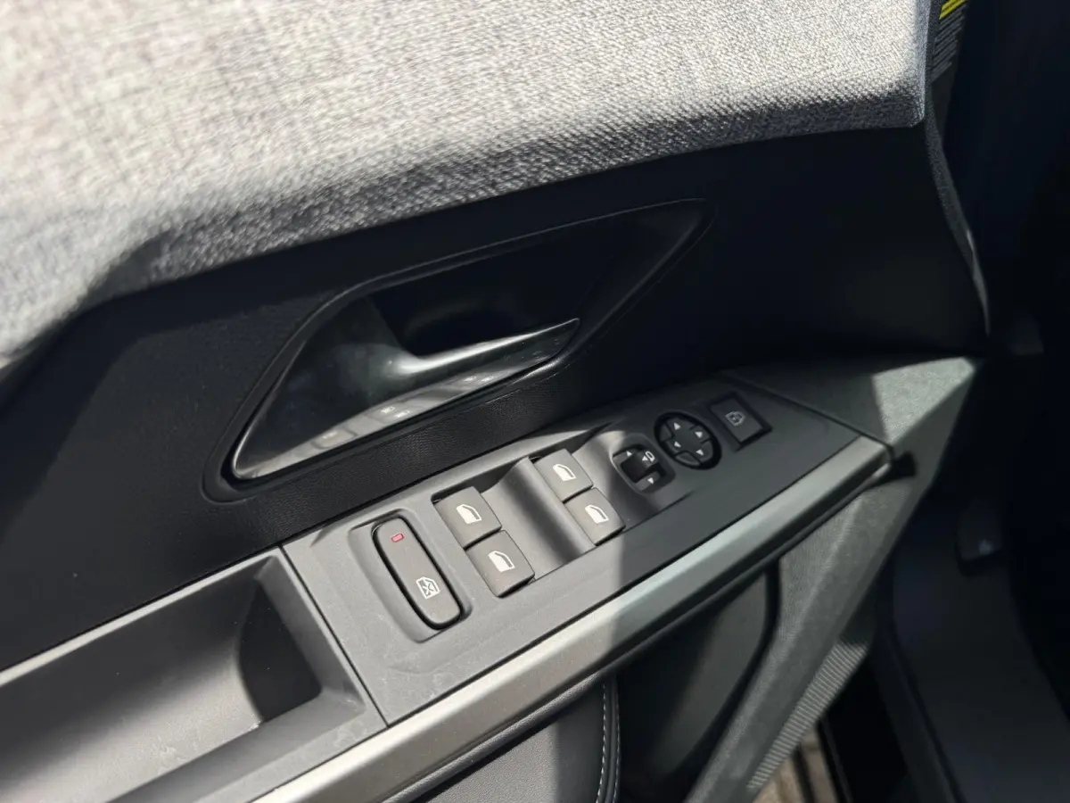 1.2 Hybrid 136 Allure | Panoramic Navigation | Camera | Adaptieve Cruise Control | Trekhaak