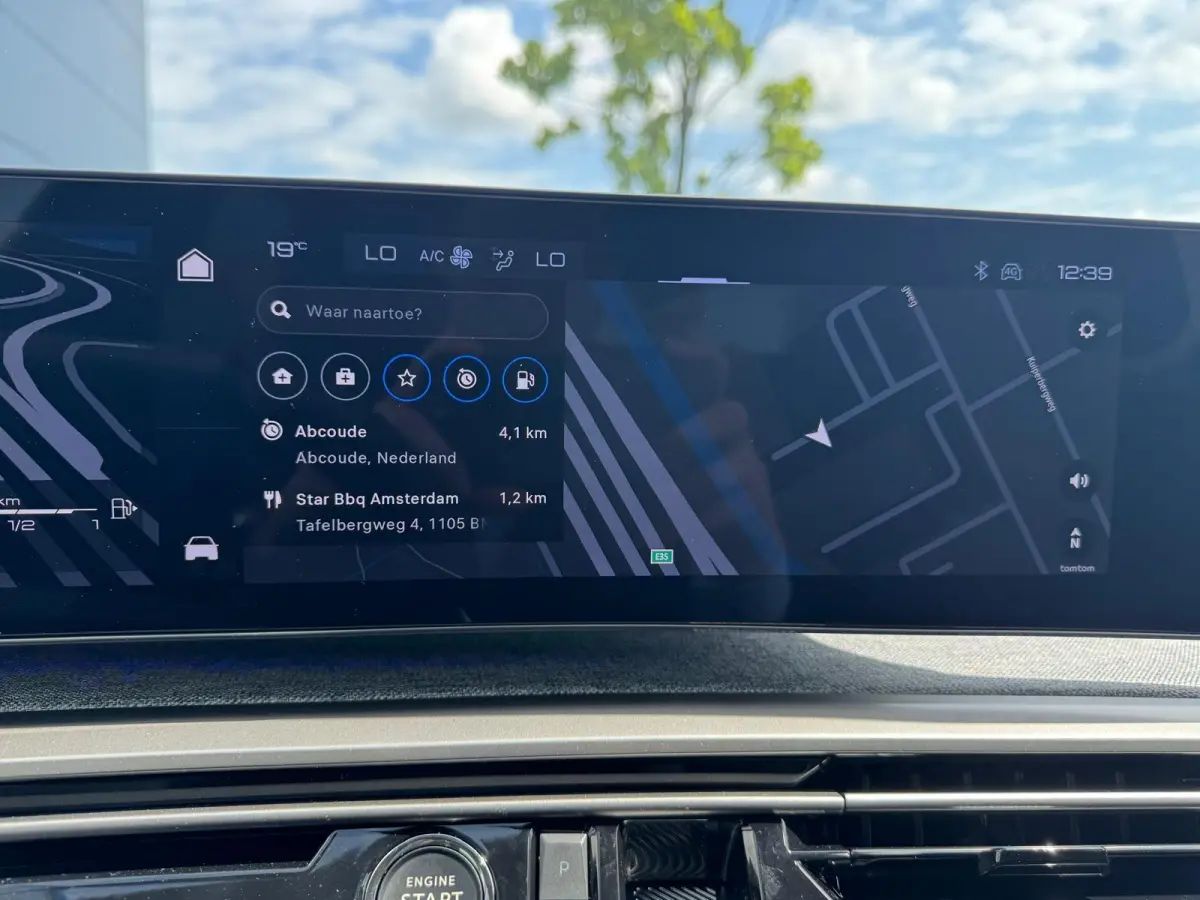 1.2 Hybrid 136 Allure | Panoramic Navigation | Camera | Adaptieve Cruise Control | Trekhaak