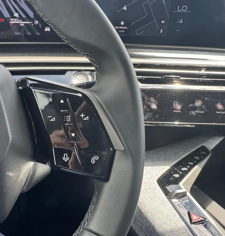 1.2 Hybrid 136 Allure | Panoramic Navigation | Camera | Adaptieve Cruise Control | Trekhaak