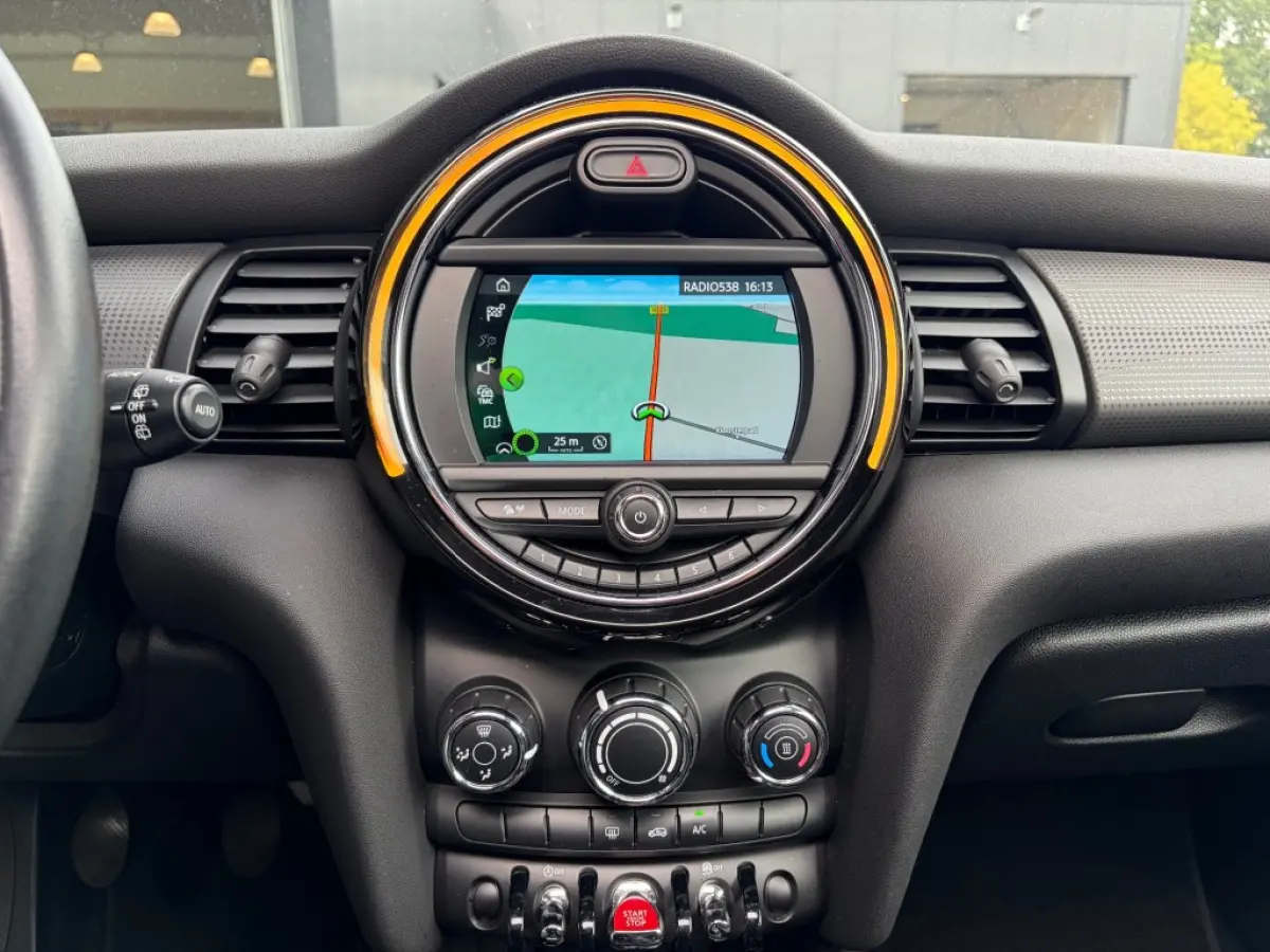 1.5 Cooper 2e eig. Pano LED Navi Cruise Lichtpakket NL-auto