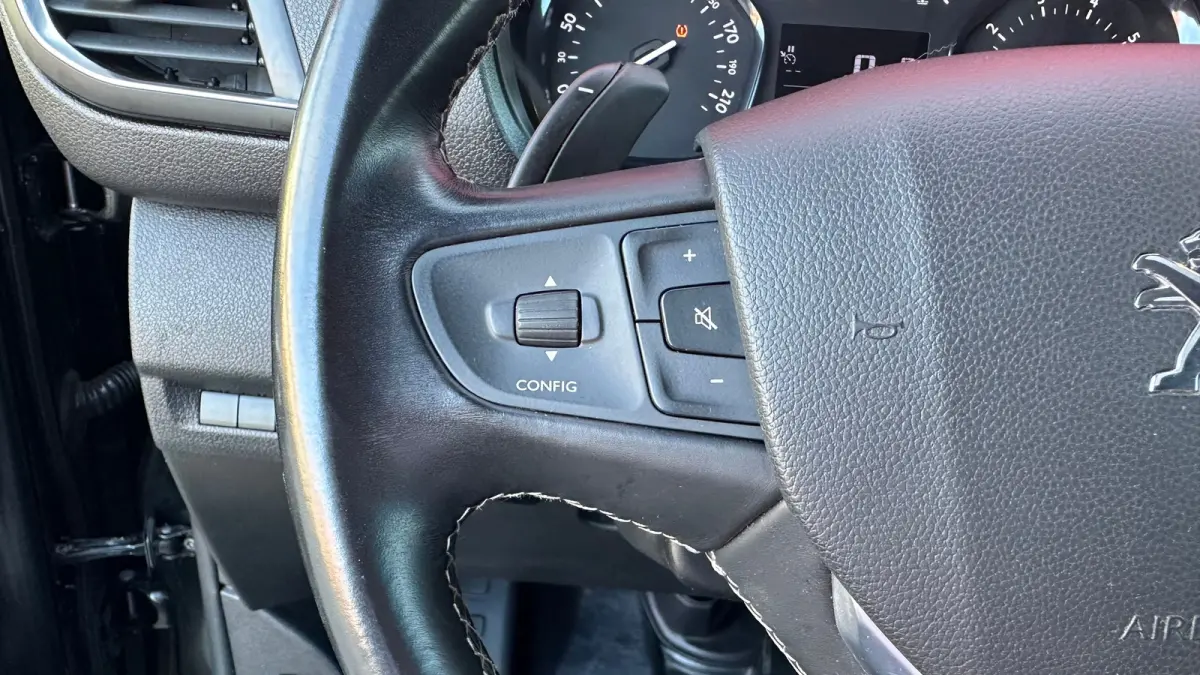 2.0 BlueHDI 180 S&S L2 | Apple Carplay / Android Auto | Achteruitrij Camera | Cruise Control | Climate Control | 2 zitplaatsen rechtsvoor | Anti Blokkeer Systeem | Bandenspanningscontrolesys