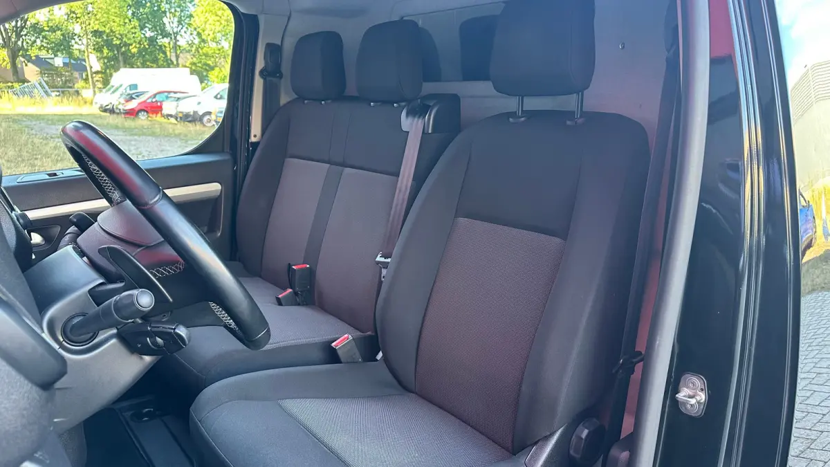 2.0 BlueHDI 180 S&S L2 | Apple Carplay / Android Auto | Achteruitrij Camera | Cruise Control | Climate Control | 2 zitplaatsen rechtsvoor | Anti Blokkeer Systeem | Bandenspanningscontrolesys
