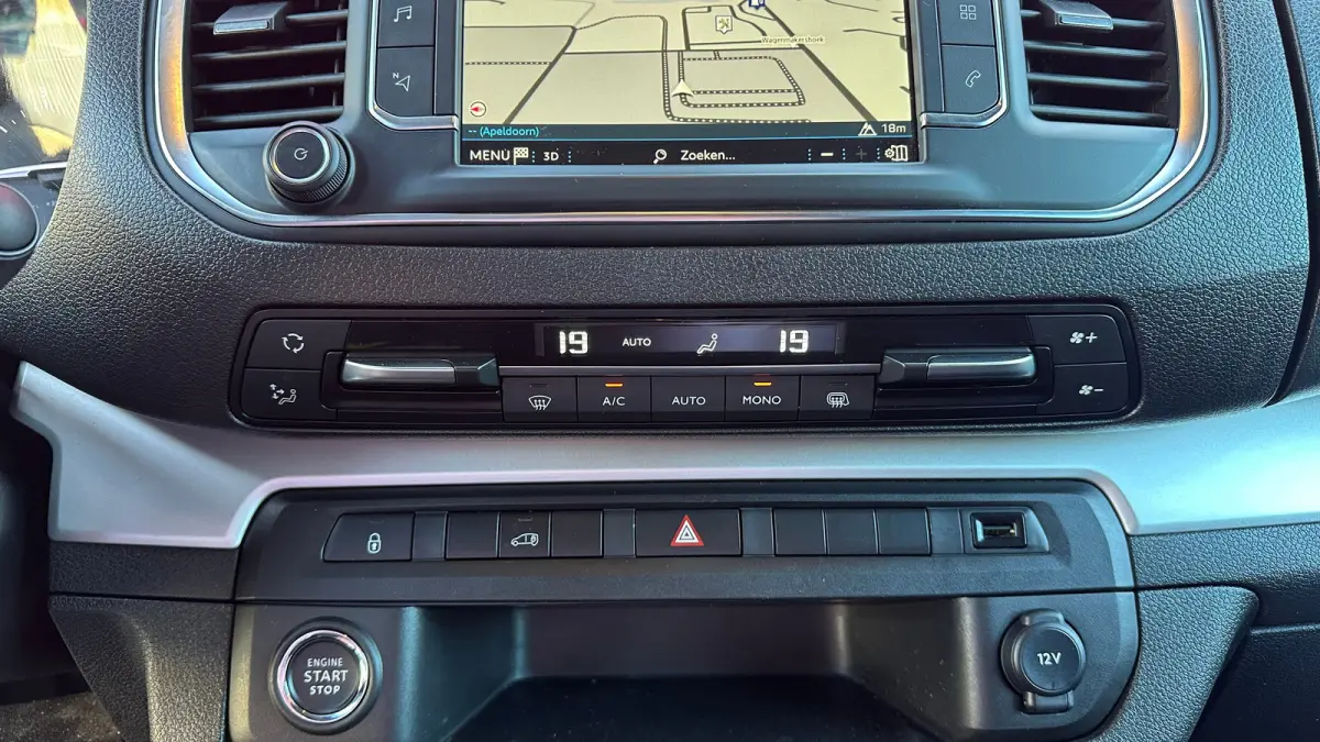 2.0 BlueHDI 180 S&S L2 | Apple Carplay / Android Auto | Achteruitrij Camera | Cruise Control | Climate Control | 2 zitplaatsen rechtsvoor | Anti Blokkeer Systeem | Bandenspanningscontrolesys